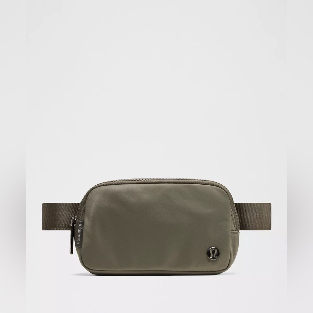 NWT Lululemon Everywhere Belt Bag Mini